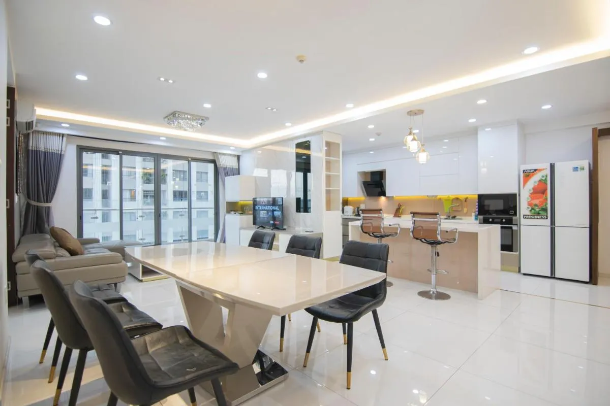 Image 5 of Luxury Gold Apartment 86 -Rooftop Pool Central City