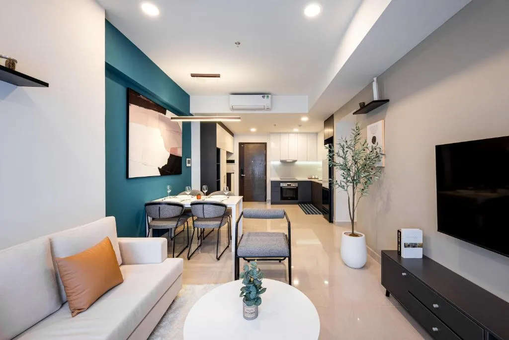 Image 1 of Luxury Modern, D1, 3 King BRs+2Wc, 300m Bui Vien