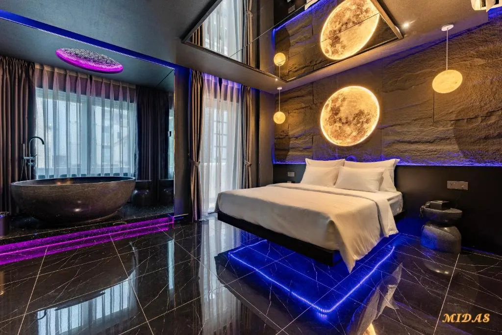 Image 1 of Midas Hotel 2