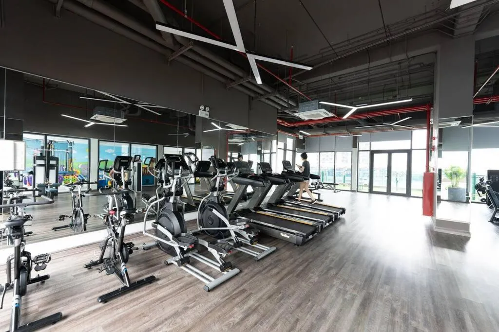 Image 3 of Modern, fully equipped and stunning city view 2BR Apt, 5m to PMH
