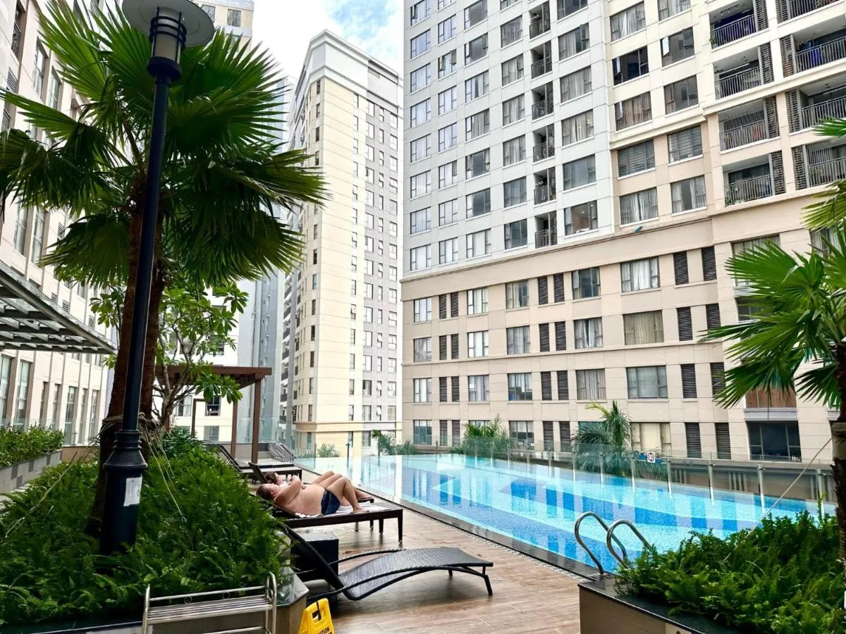 Image 3 of NEW Luxury 2 Bedroom Saigon Royal Condo 4 pax , Near District 1,Vietnam AP13