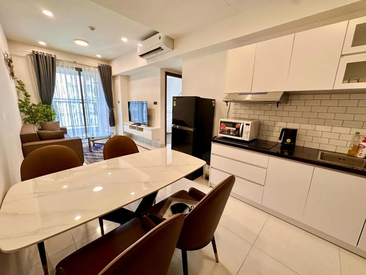 Image 5 of NEW Luxury 2 Bedroom Saigon Royal Condo 4 pax , Near District 1,Vietnam AP13