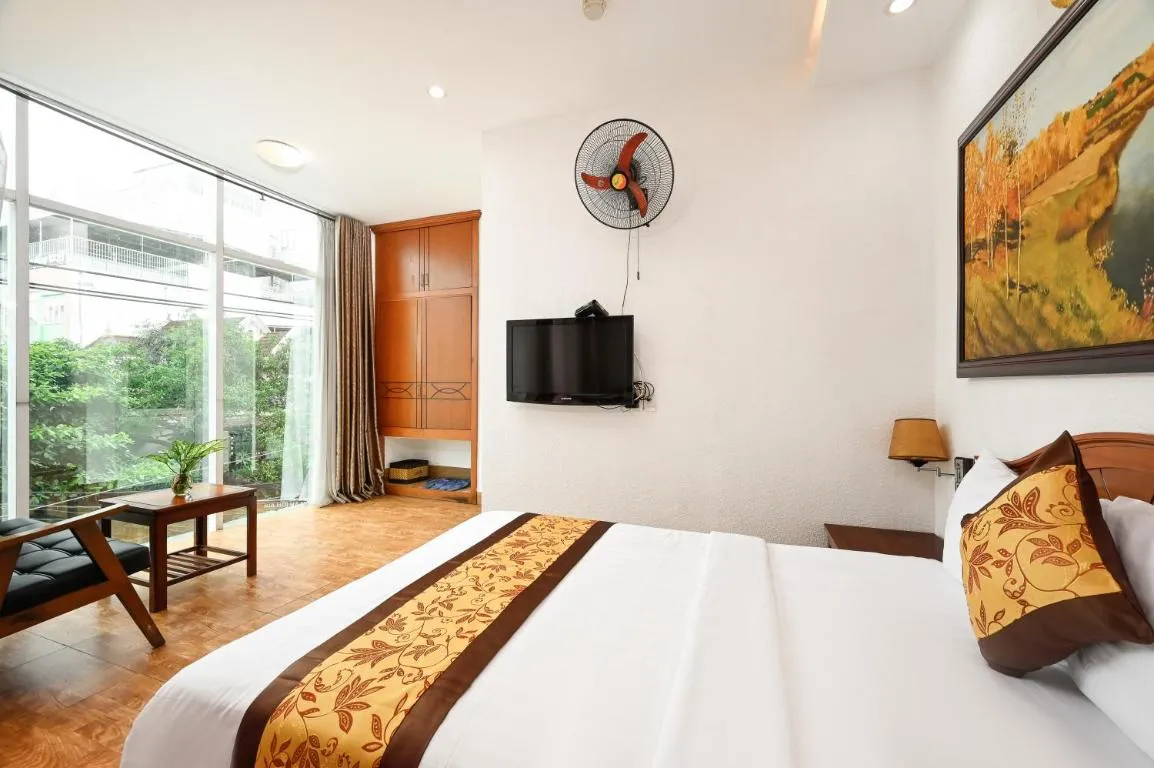 Image 1 of Queen Hotel Saigon Airport