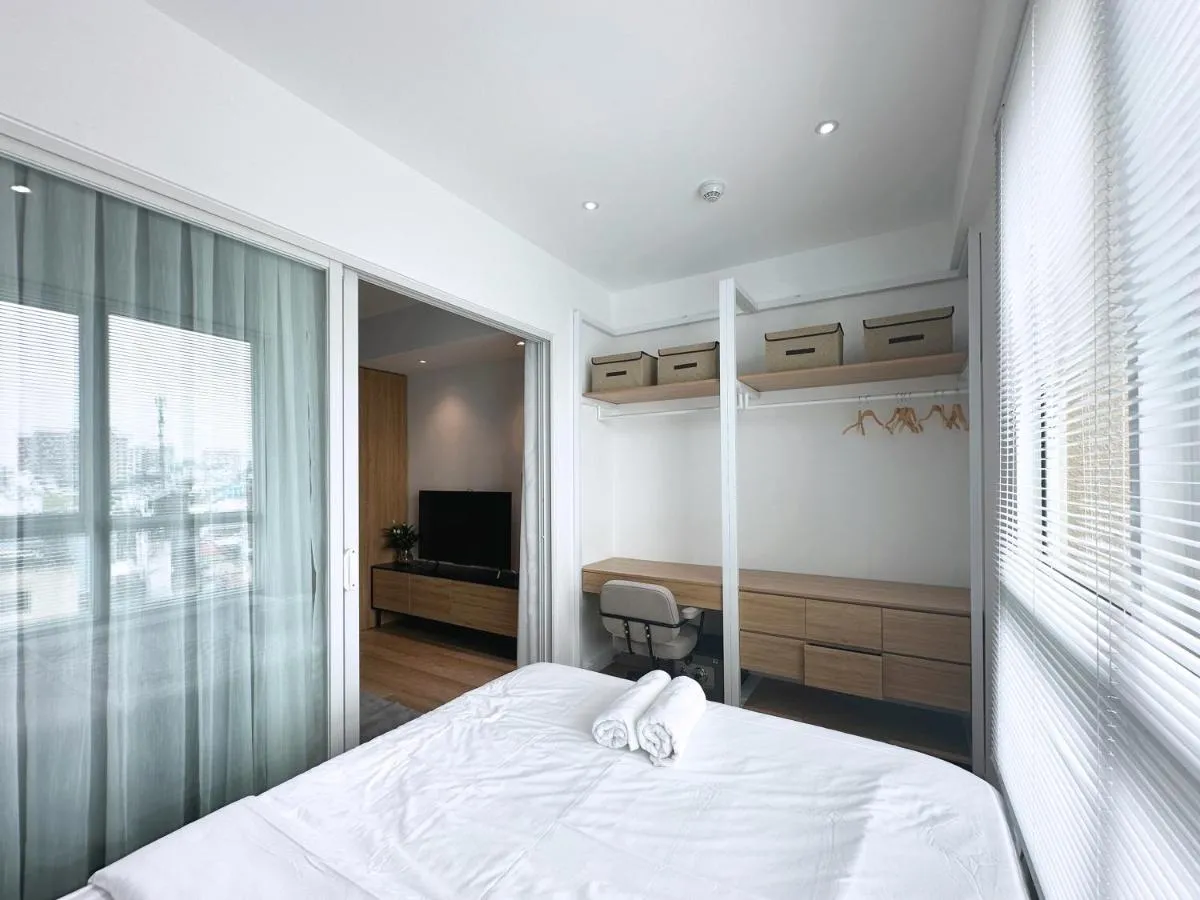 Image 4 of Renovated Modern 1-Bed 40m2 Apt with Pool