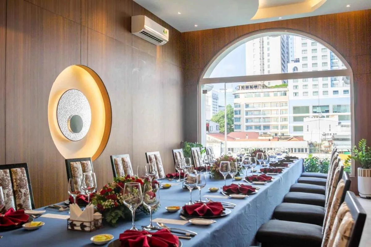 Image 4 of Royal Hotel Saigon
