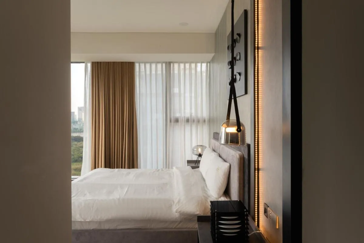 Image 3 of Sài Gòn River View High-end Apartment by CR Concept