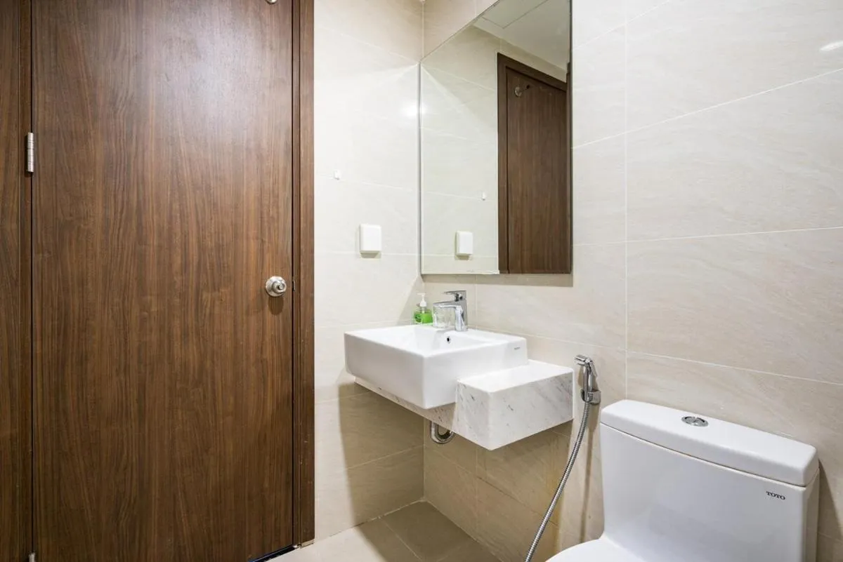 Image 3 of SaiGon Royal – Cozy studio – Pool View – Hana Apart 5