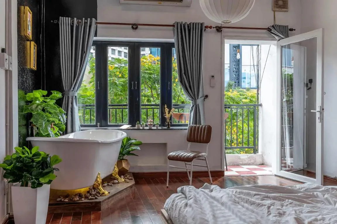Image 1 of Saigon Hideout New World View