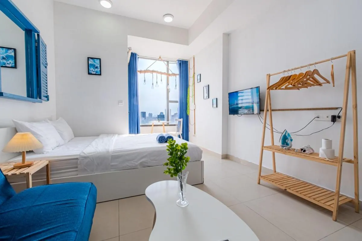 Image 3 of Studio River view-City view & Pool in Center – May Stays