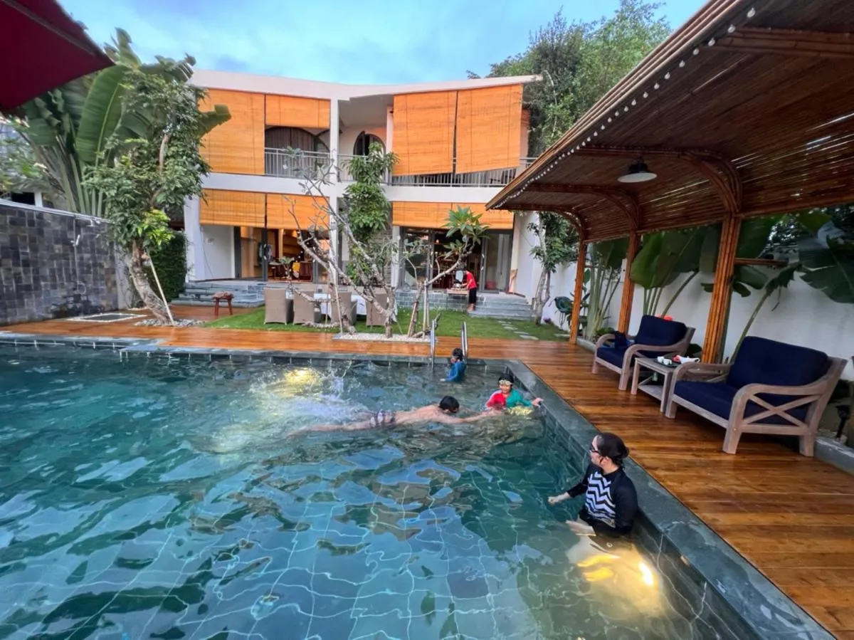 Image 4 of TROPICAL HOUSE RIVERSIDE RETREAT