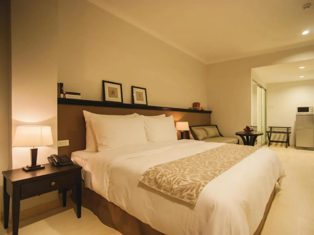 Image 4 of The Alcove Library Hotel