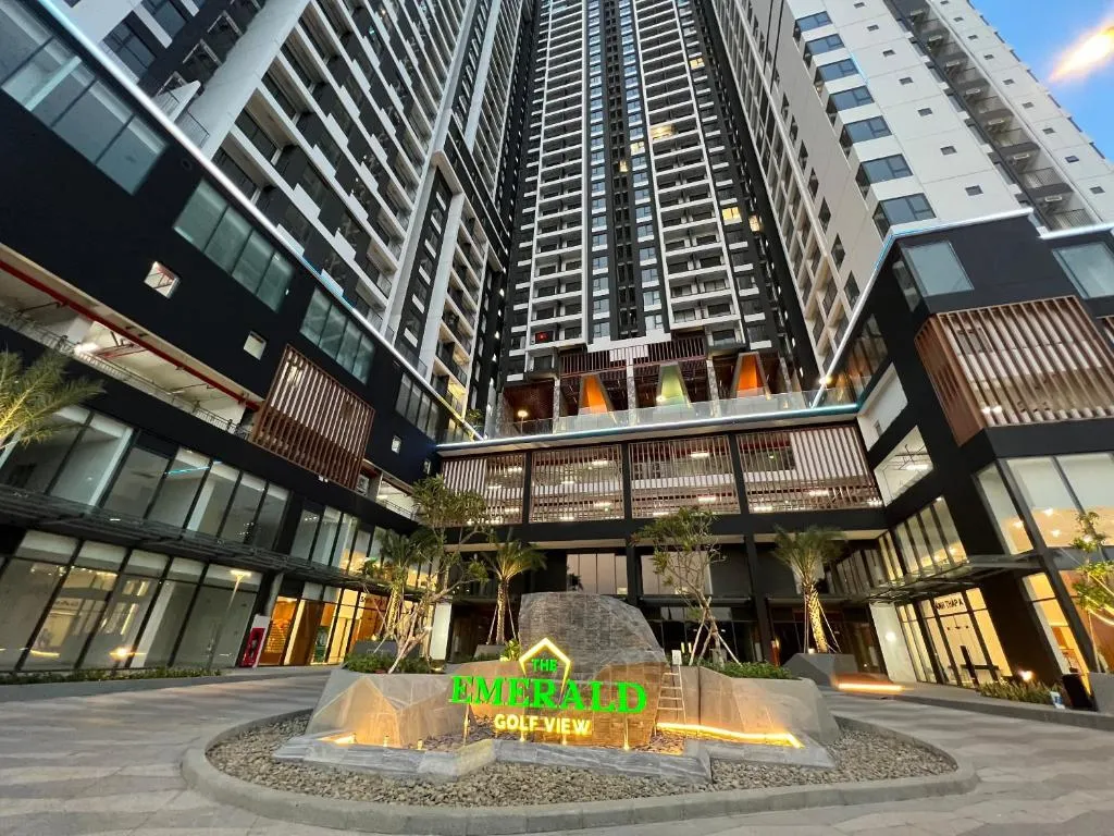 Image 1 of The Emerald Golf View
