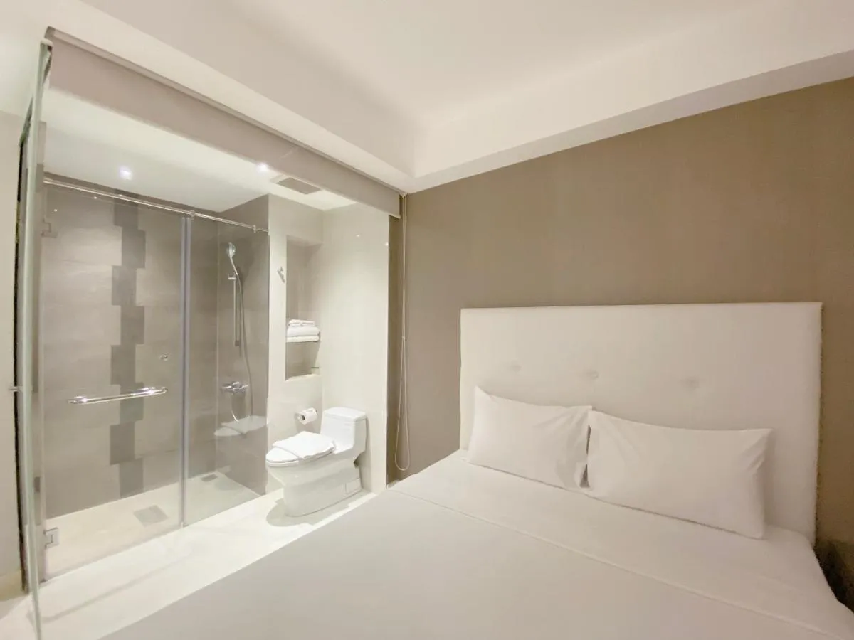Image 3 of The Luxe Hotel