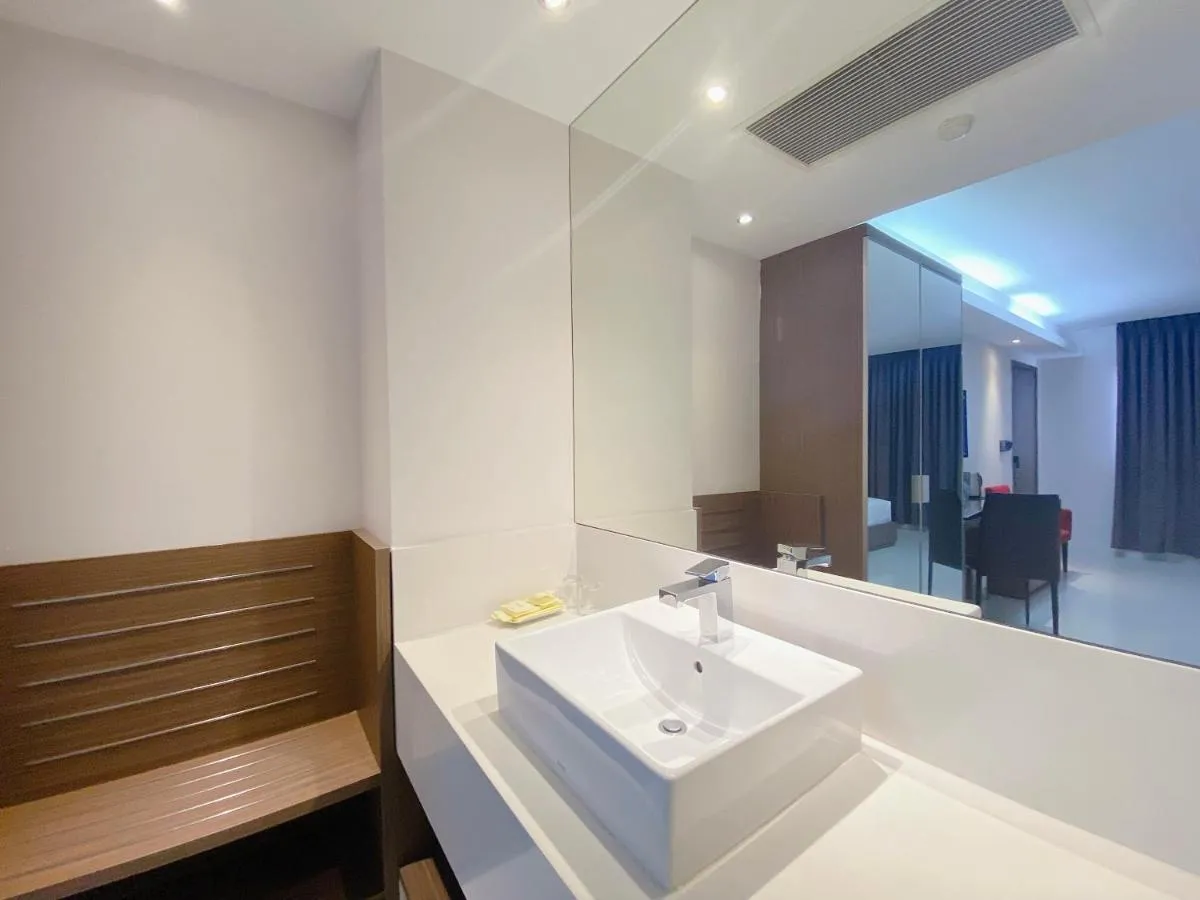 Image 5 of The Luxe Hotel
