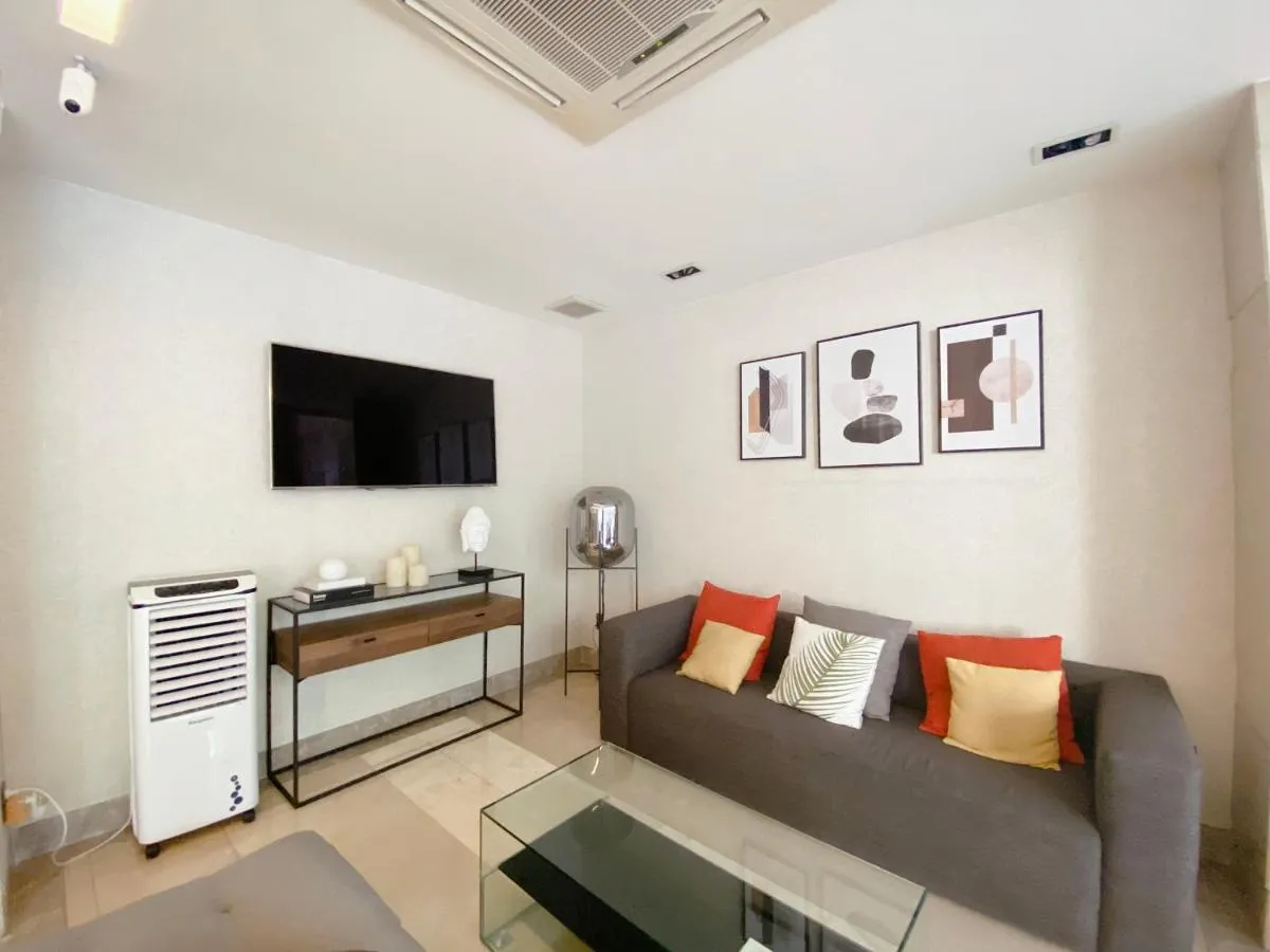 Image 4 of The Luxe Hotel