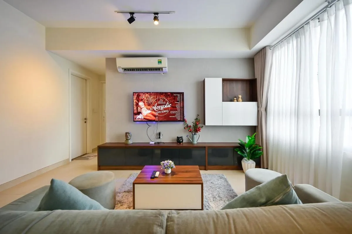 Image 3 of Wonderful 2 BR condo in Masteri T1, fully furnished with full amenities