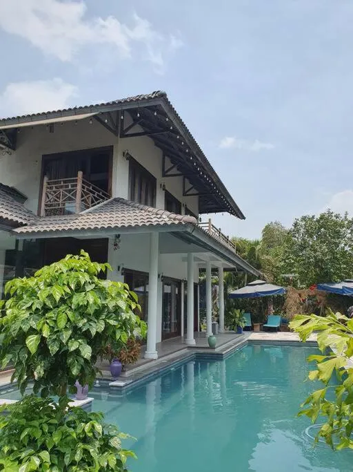 Image 4 of green villa
