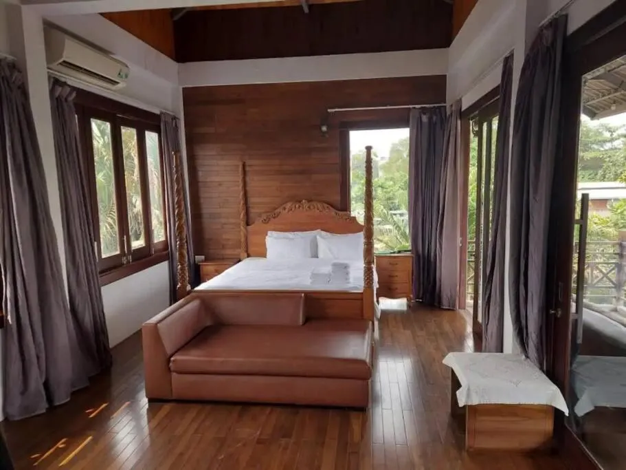 Image 3 of green villa