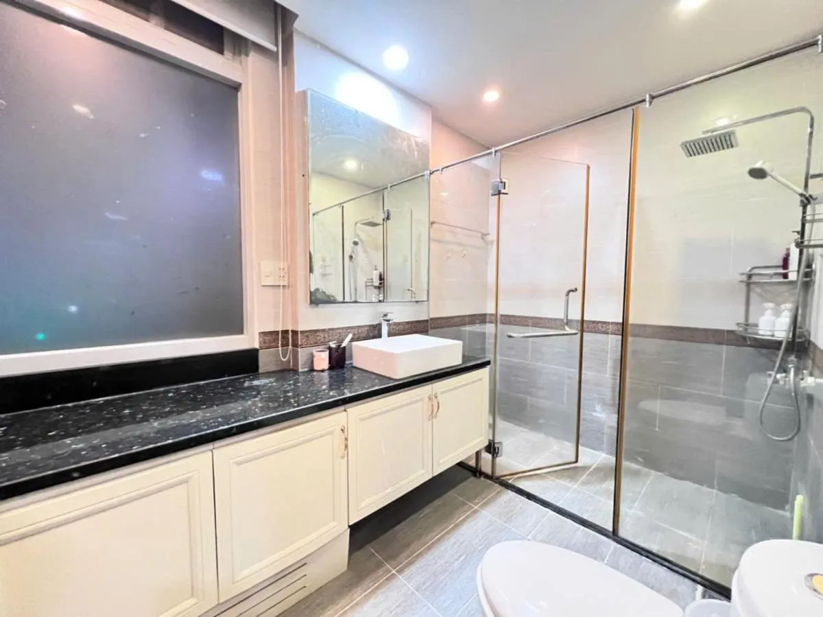 Image 3 of 3BR duplex star hill apartment