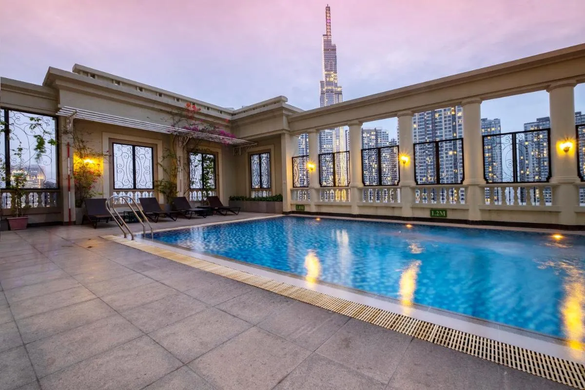 Image 3 of Classic Luxury condo & Swiming Rooftop Pool