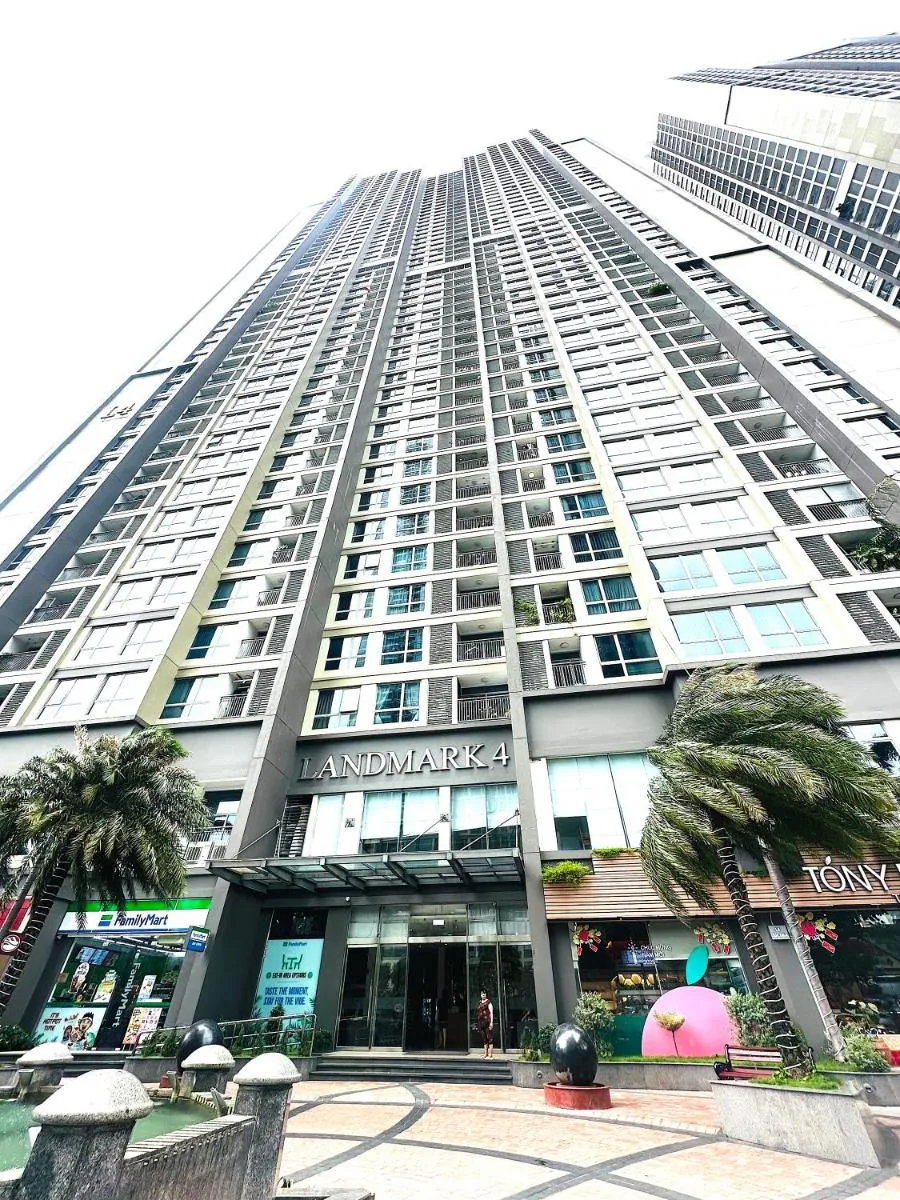 Image 4 of Diamond Suite LandMark