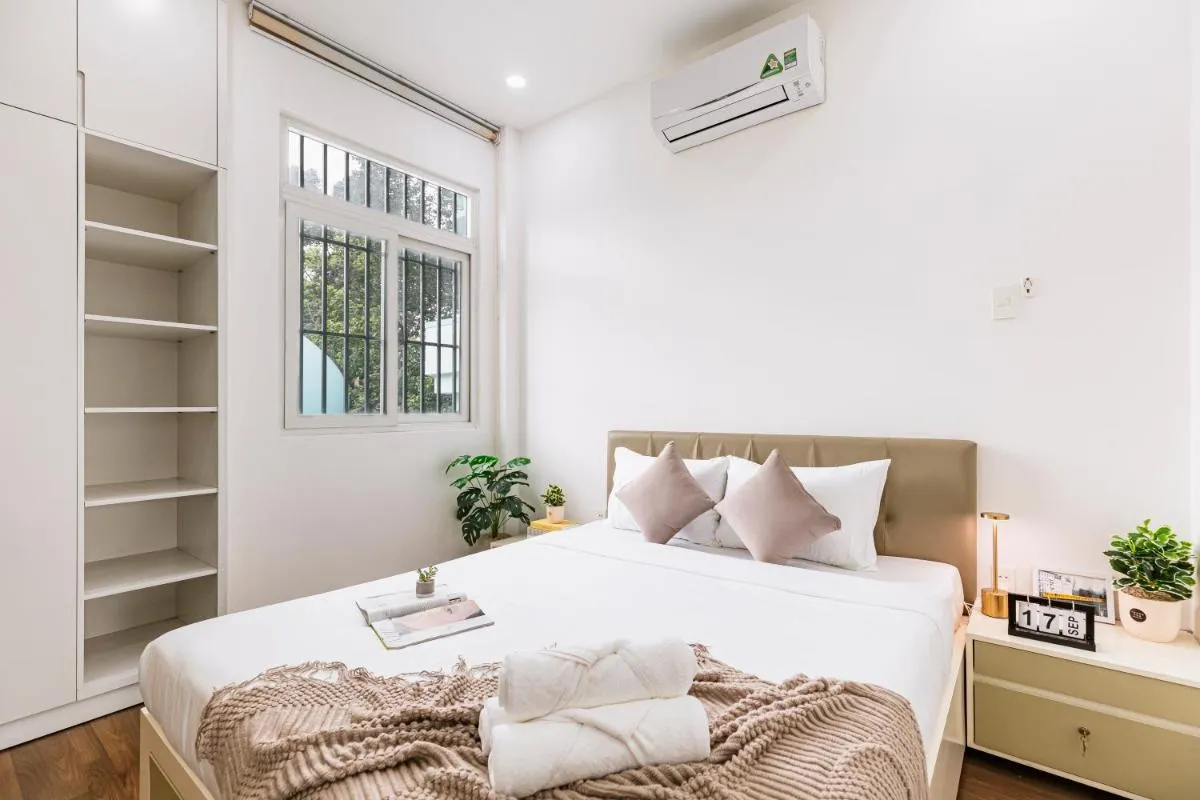 Image 2 of Entire 6BRs house in Saigon Centre by Gon De Home
