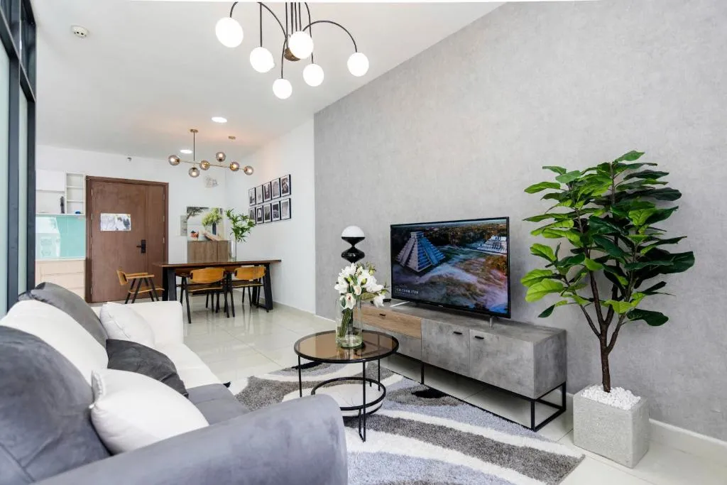 Image 1 of Grand Riverside Aparment 4Brs 5 Beds near D1