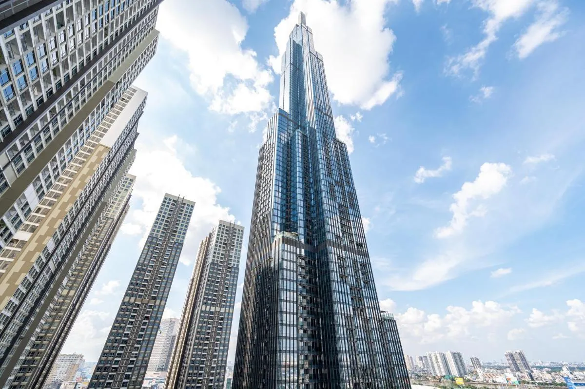Image 5 of Landmark SkyView Premium Suite