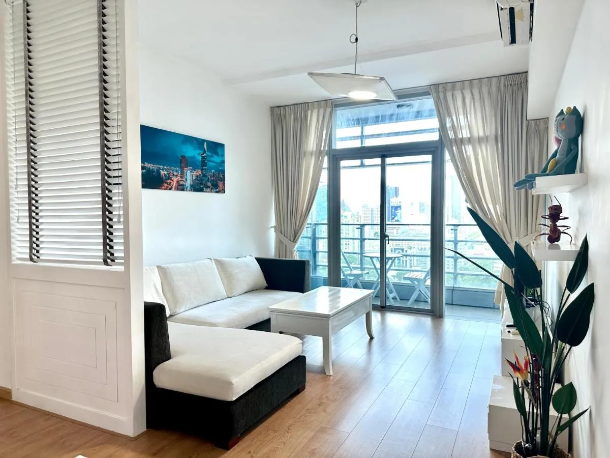 Image 4 of Luxury 2 bedrooms Condo by Notre-Dame