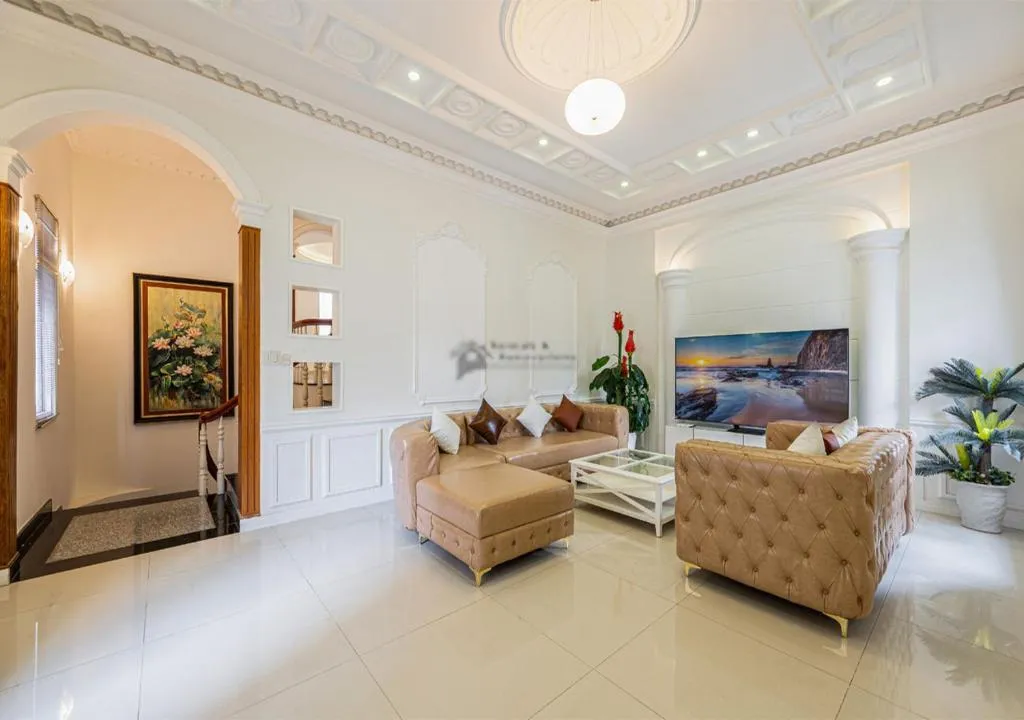 Image 1 of Luxury 4-Bedroom Villa with Private Pool & Billiards Table