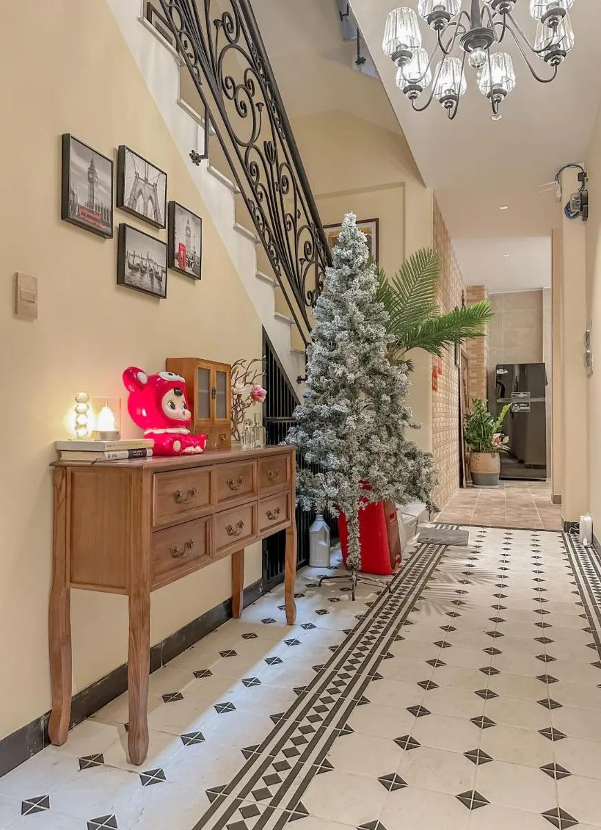 Image 4 of Luxury 5 bedroom townhouse in the city centre