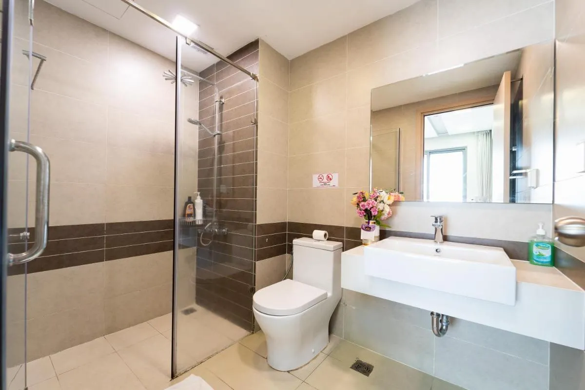 Image 3 of Macy Apt @ Rivergate – Infinity Pool. Center Ben Thanh
