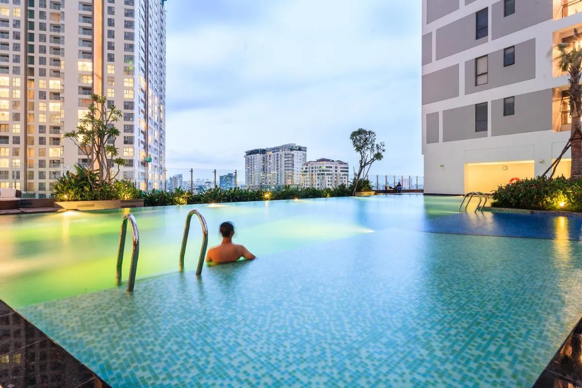 Image 4 of Macy Apt @ Rivergate – Infinity Pool. Center Ben Thanh