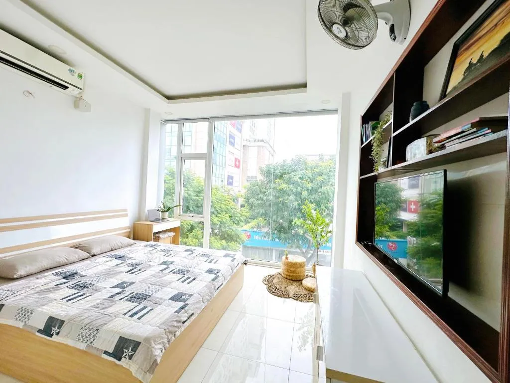 Image 1 of Mặt tiền Quận 3 – Nhà kính view đẹp – có thang máy