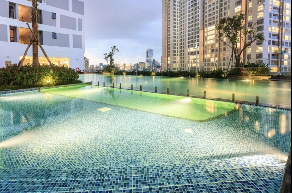 Image 1 of Morning Sunshine at River Gate free Pool