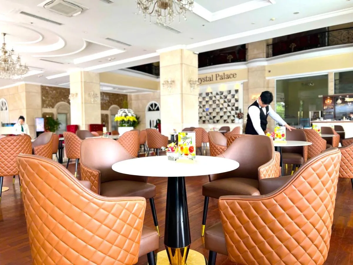 Image 3 of SECC – Diamond Suite Golden King