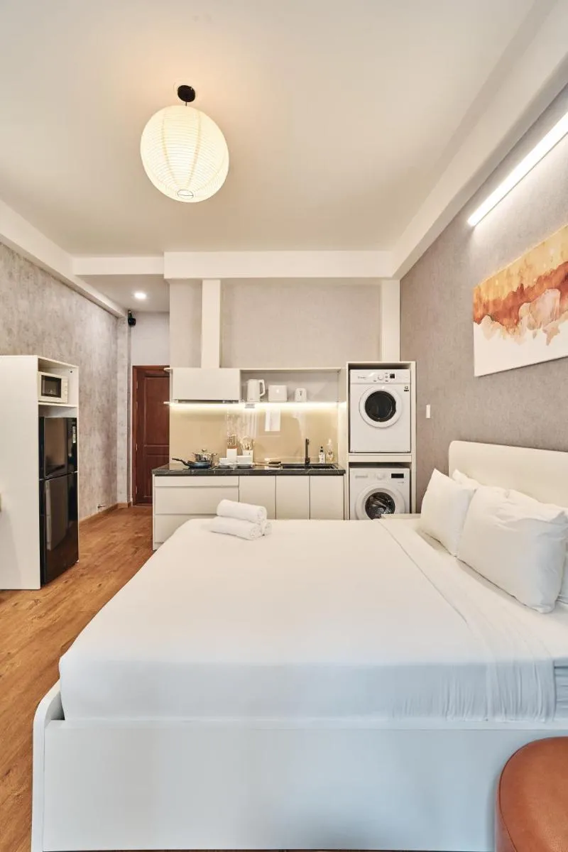 Image 4 of S Lux Apartment 5 mins walking in central