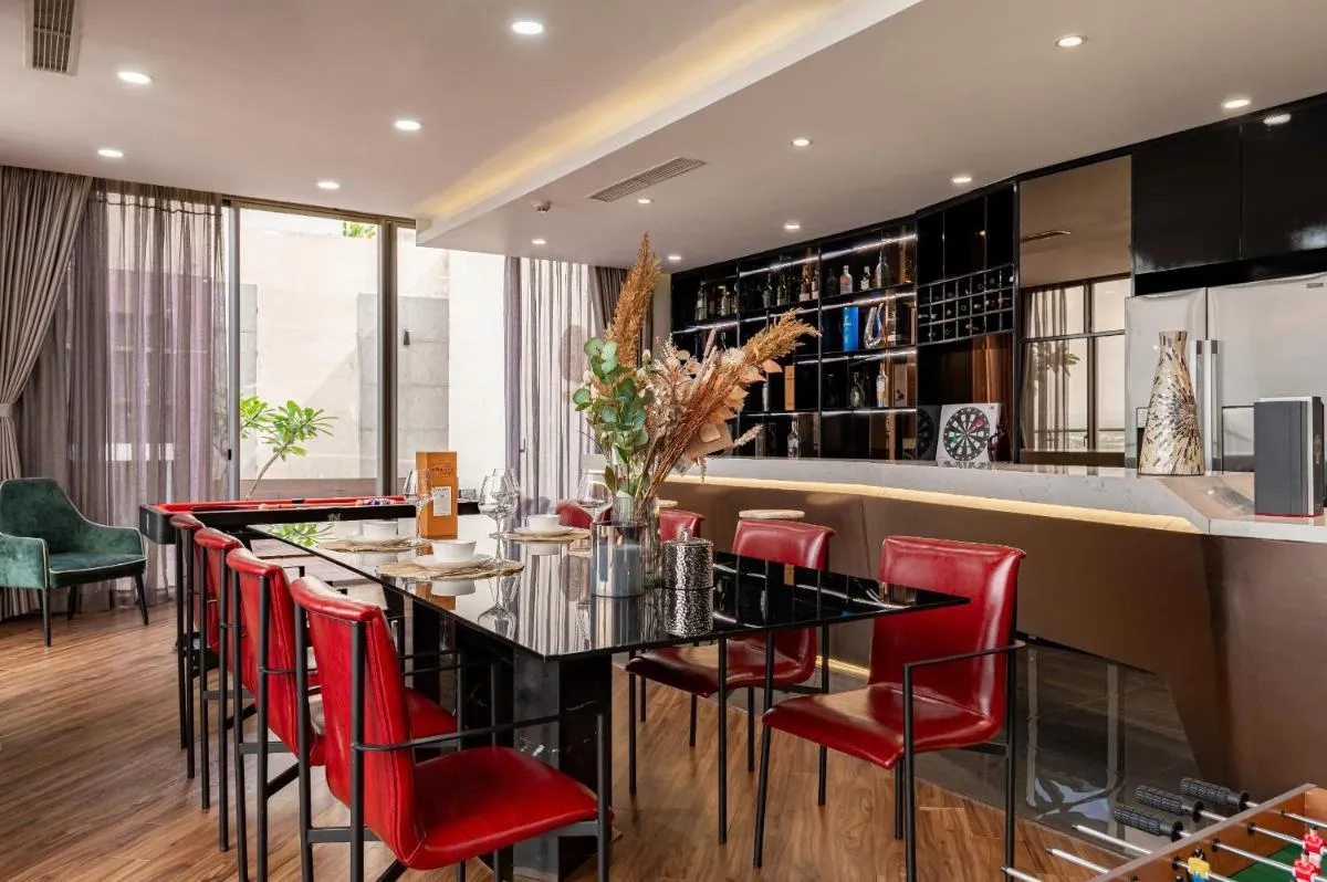 Image 4 of Stunning 4-Bed 300m Penthouse with Panoramic View at centre
