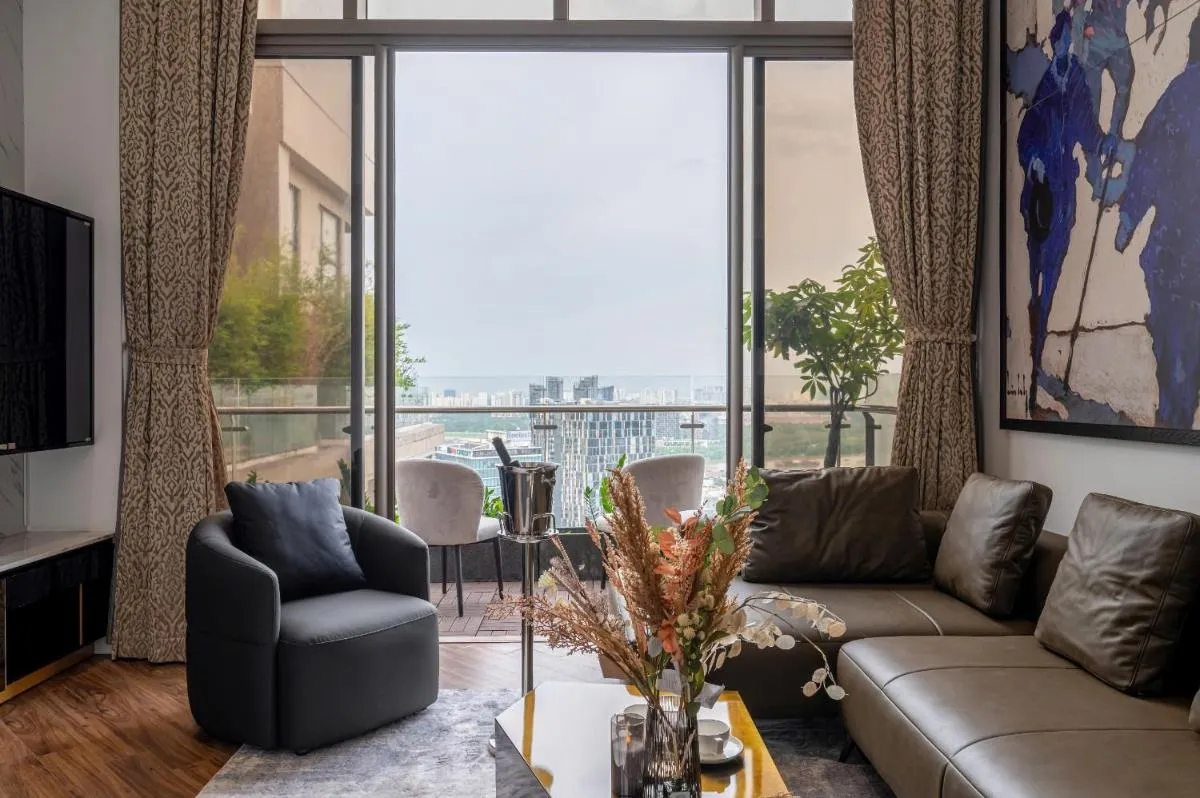 Image 5 of Stunning 4-Bed 300m Penthouse with Panoramic View at centre