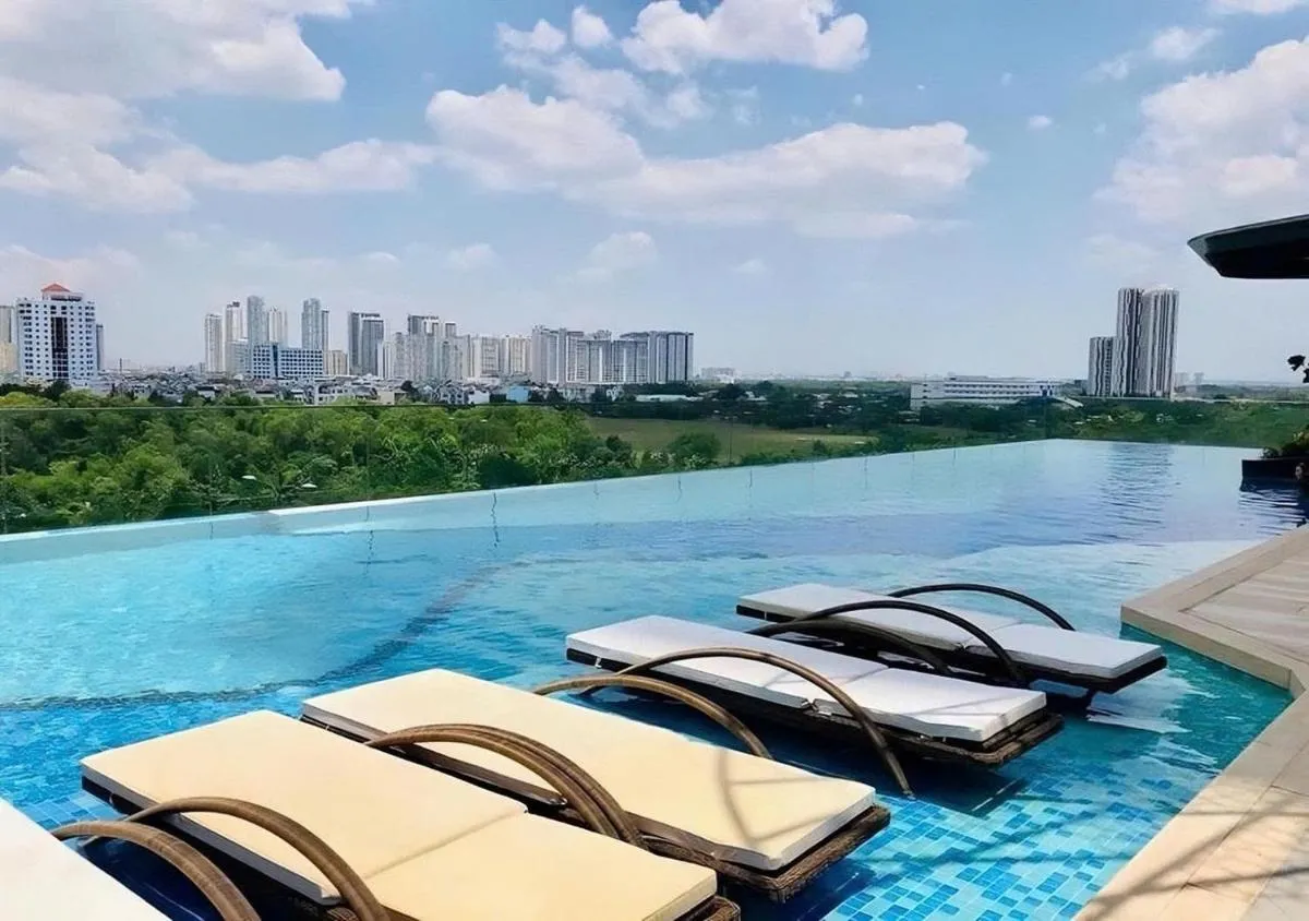 Image 4 of The Sun Avenue Sky & River View