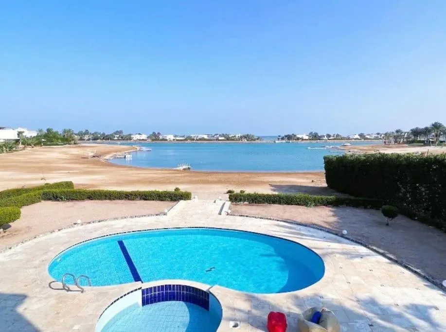 Image 2 of Beautiful 4 Bedrooms Villa With Private Heated Pool