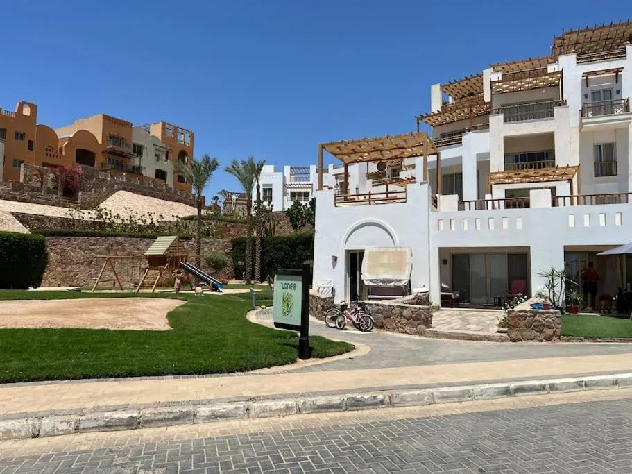 Image 5 of Classy studio at the beach with a pool