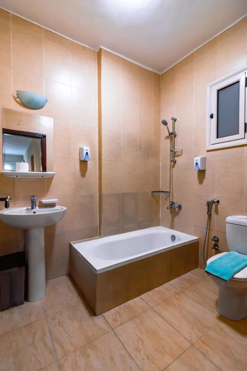 Image 3 of Delmar Apartments