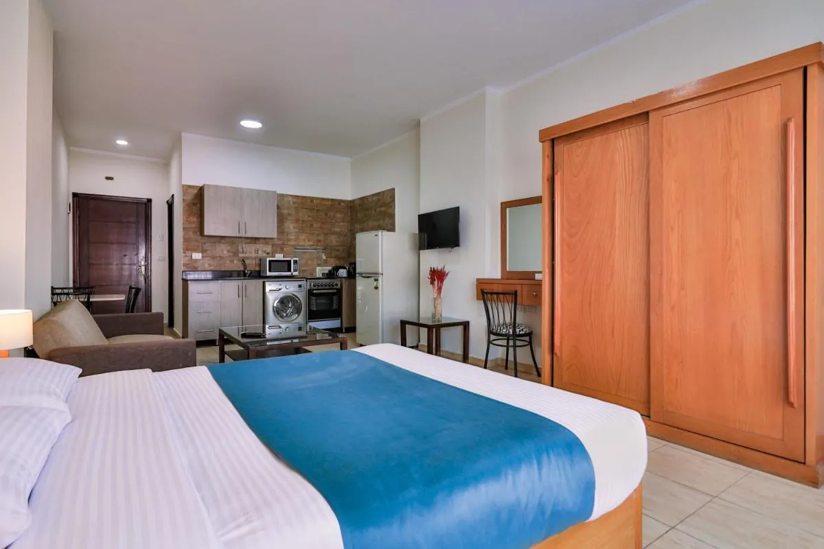 Image 4 of Delmar Apartments