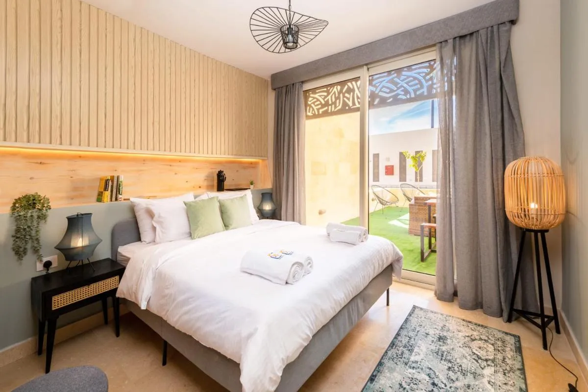 Image 1 of Elegant & Edgy 2 BR w Beach & Pool Mangroovy