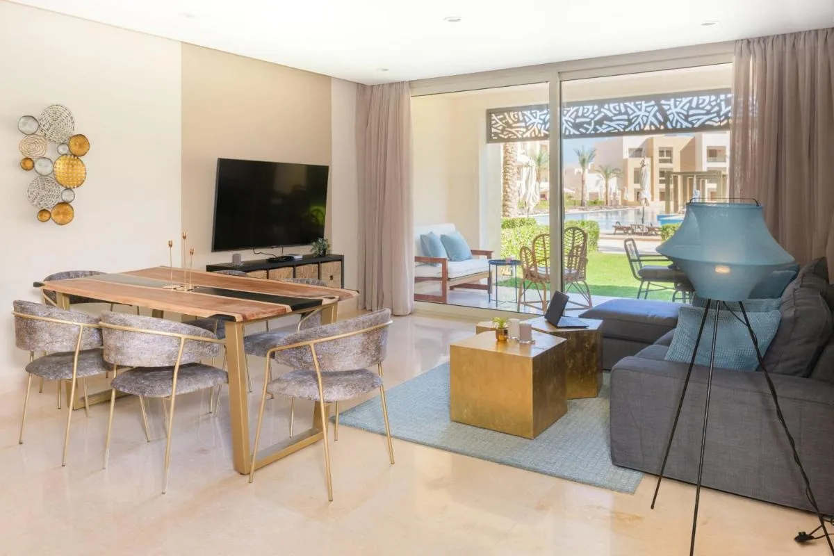 Image 3 of Elegant & Edgy 2 BR w Beach & Pool Mangroovy