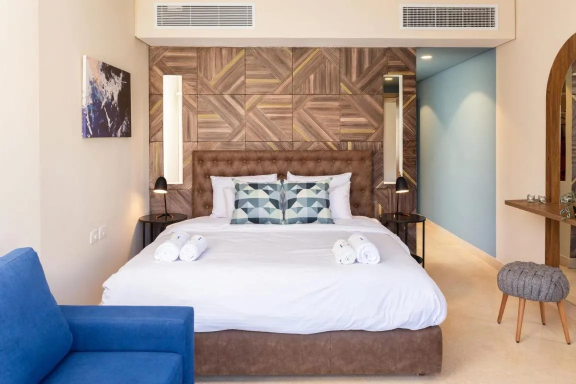 Image of Elegant & Edgy 2 BR w Beach & Pool Mangroovy