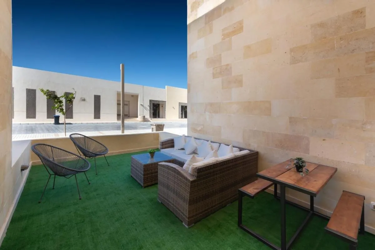 Image 4 of Elegant & Edgy 2 BR w Beach & Pool Mangroovy