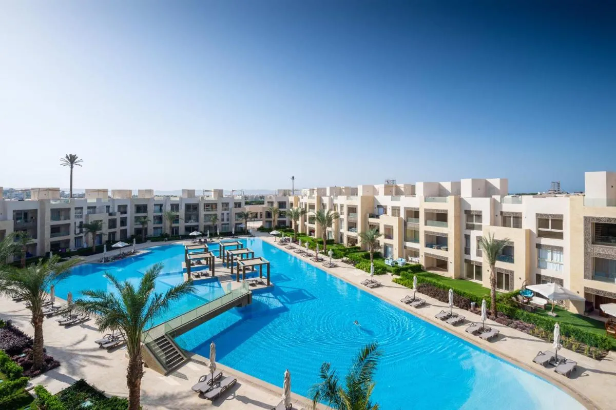 Image 6 of Elegant & Edgy 2 BR w Beach & Pool Mangroovy