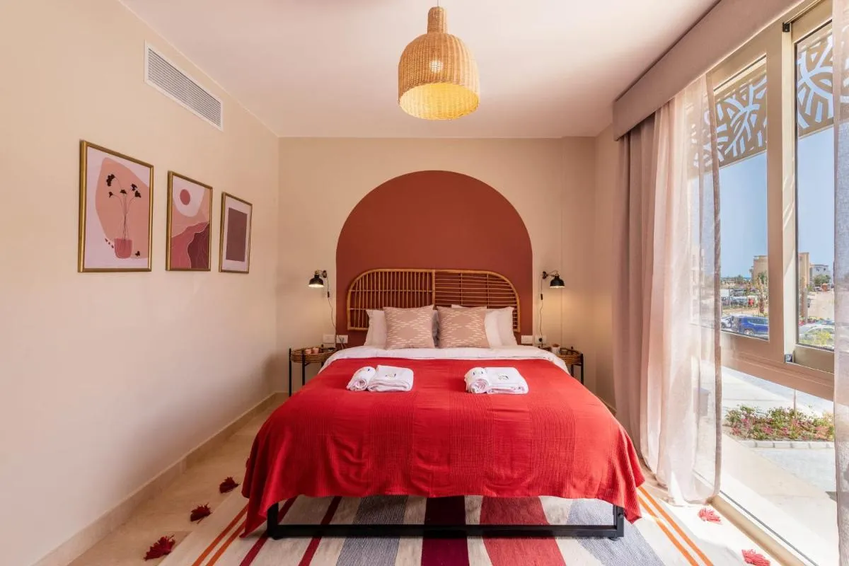 Image 2 of Epic & Exquisite 2 BR w Beach & Pool Mangroovy